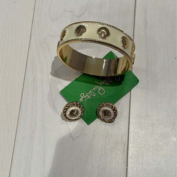 NWT - Lilly Pulitzer Gold and Cream Shell Bracelet and matching earrings - Picture 1 of 6
